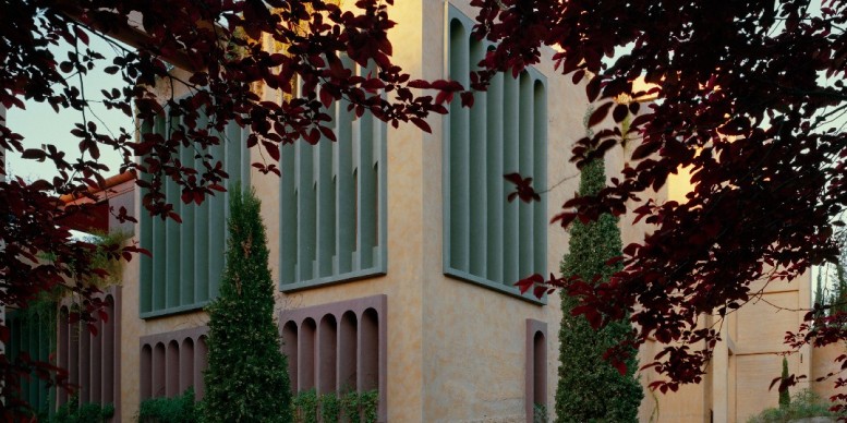 Imagen de la fachada de la fábrica Bofill