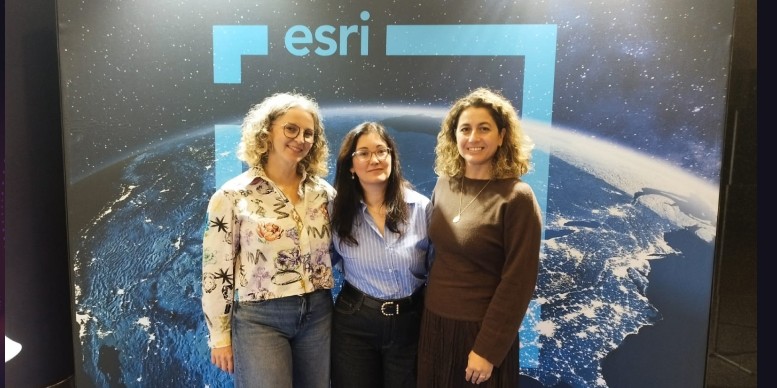 Evento de presentación de ESRI, Mirela Vladovic Zupcevic, profesora de ZIGURAT, Carmen Sánchez, Program & Institutional Manager de ZIGURAT y Cristina Carrera, Team Leader- Utilities&AEC en ESRI España.