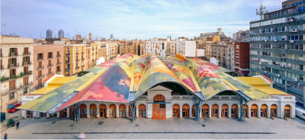 Nuevo mercado se Santa Caterina, con los pórticos neoclásicos a la vista.