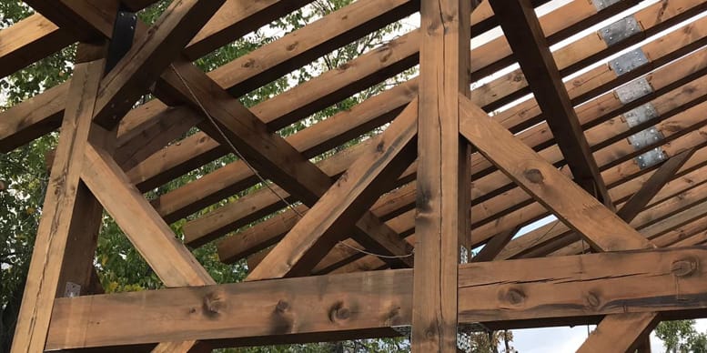 Estructura de madera de una casa en construcción
